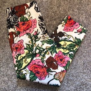 Women’s extra small tattoo print Capri leggings